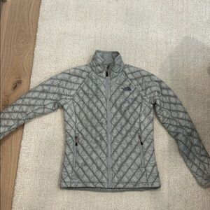 The North Face Women's Light Gray Quilted Puffer Jacket